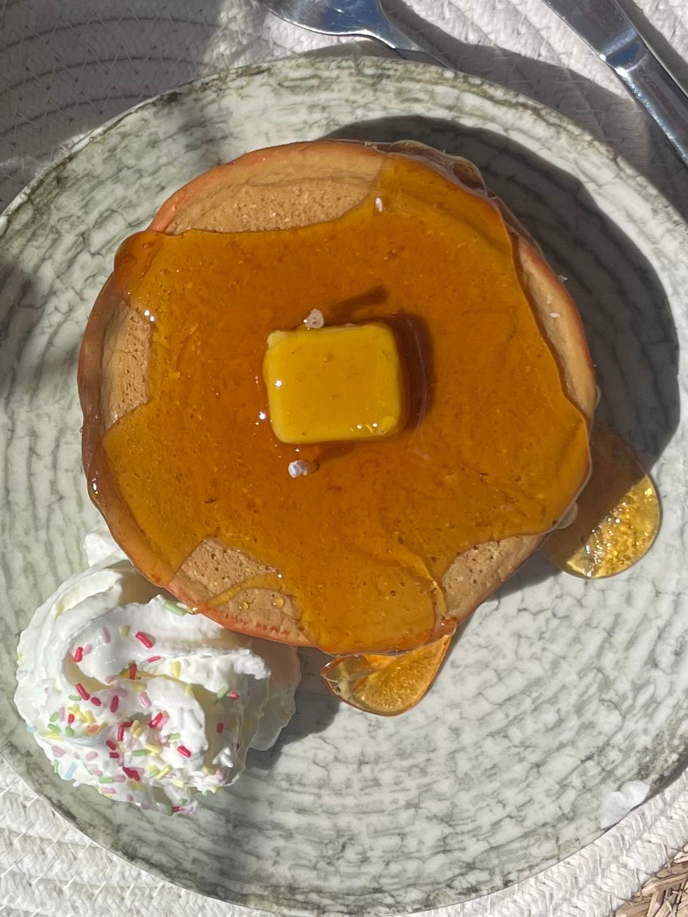 Vela Tortitas con Mantequilla y Sirope